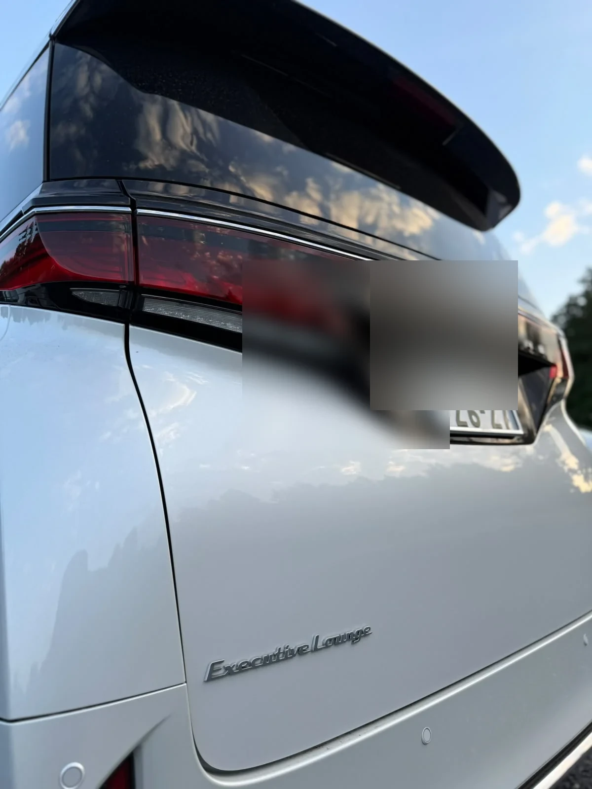 2025 Toyota Vellfire photo
