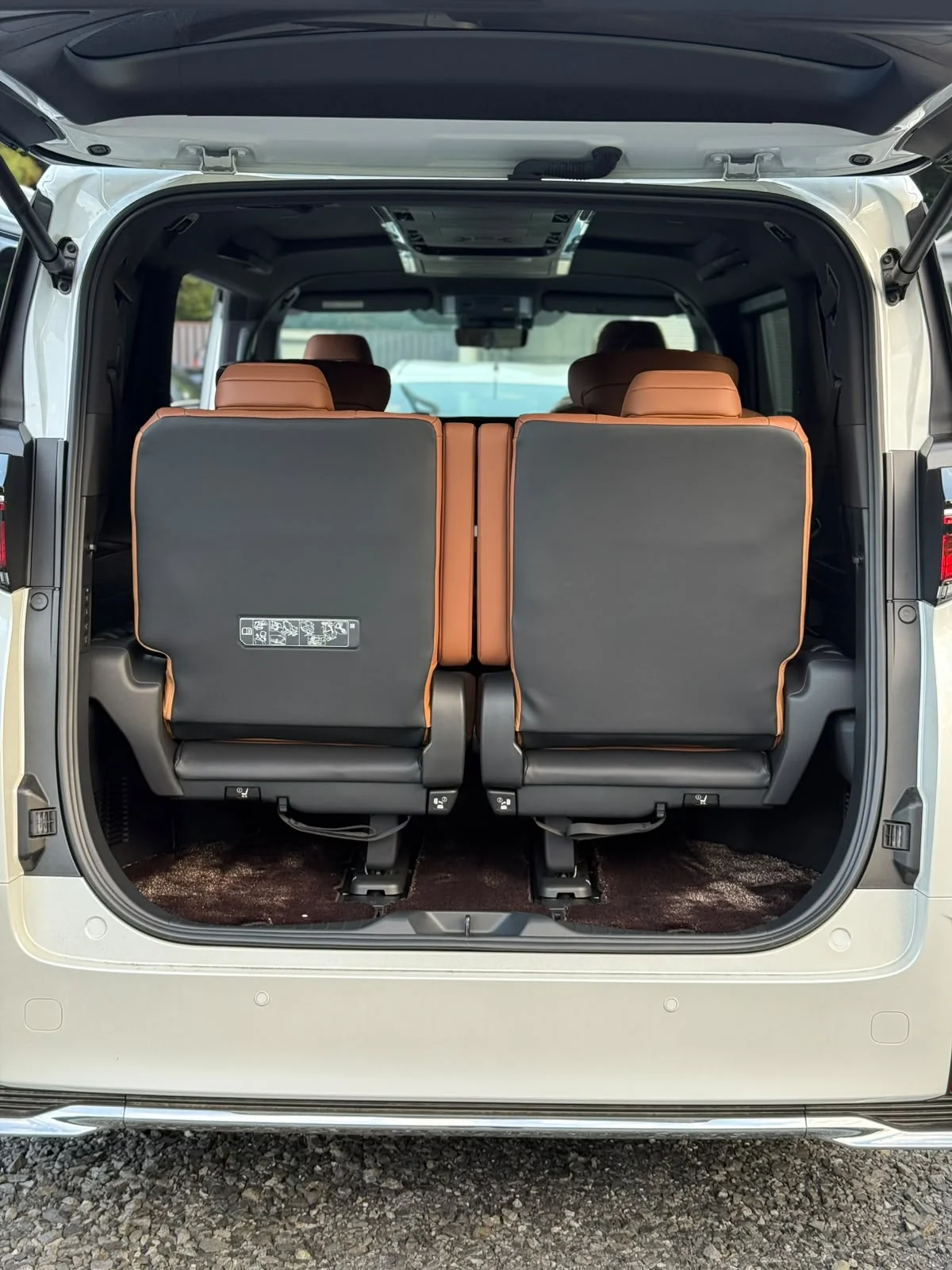 2025 Toyota Vellfire photo